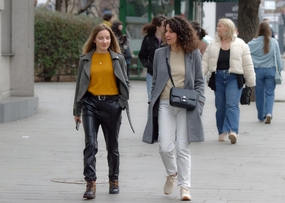 欧美街拍人来人往的行人图片